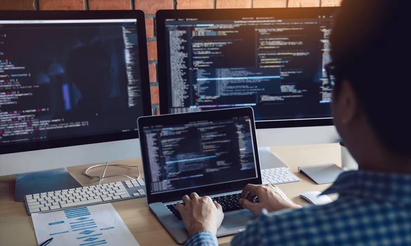 数据科学选型：R与Python如何赋能方正县网站建设？